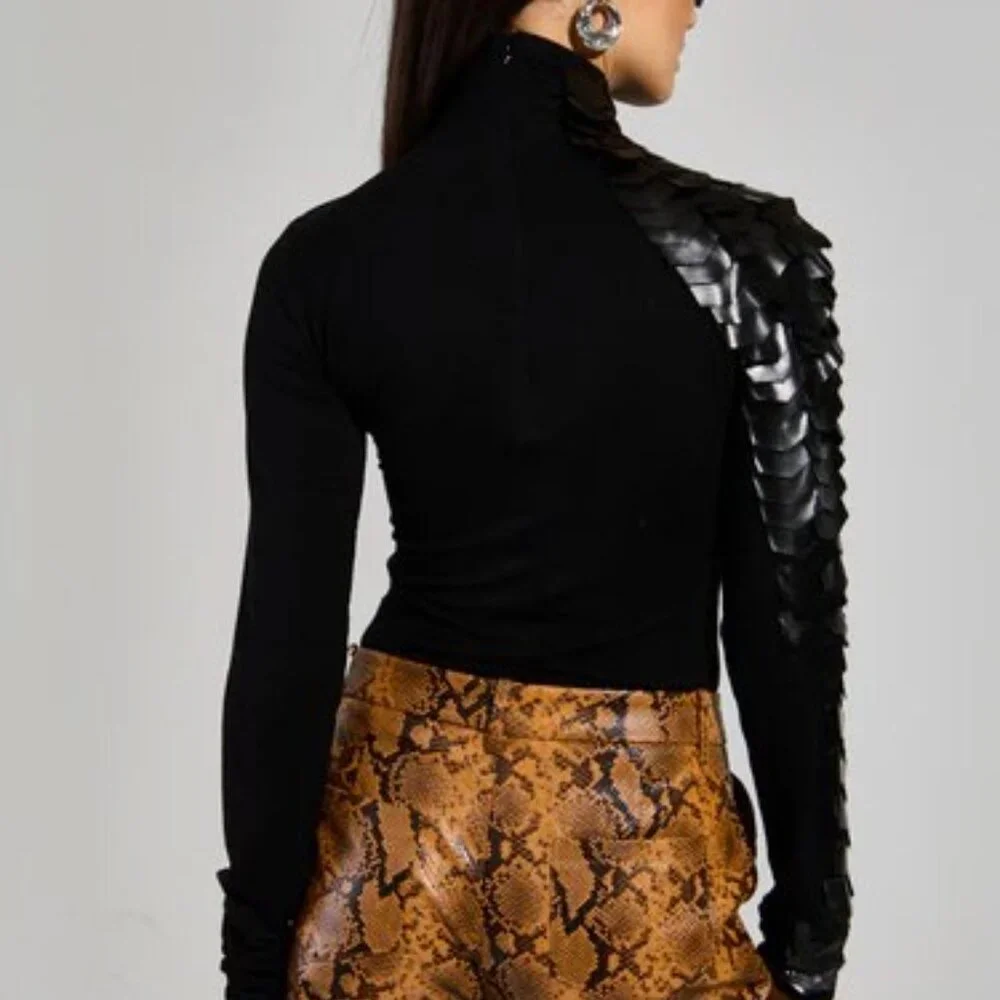 AKIRA NASTASIA SCALE TOP, BLACK SIZE LARGE - Picture 5 of 7